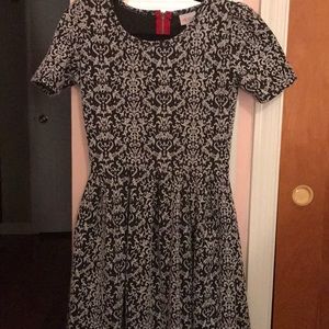 Lularoe Amelia XS black and white pattern